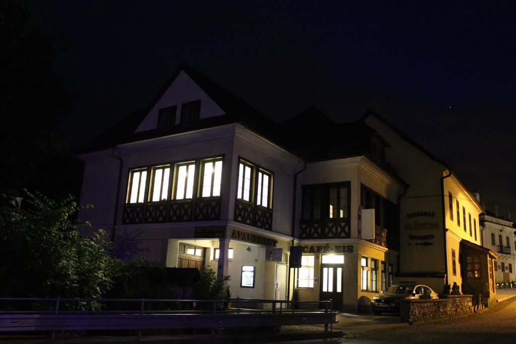 Urban Center Hotel Oravsky Podzamok Exterior photo